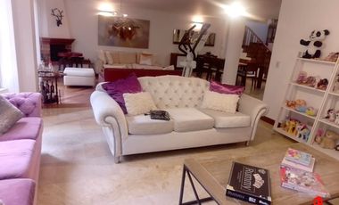 casa en arriendo/venta en el poblado. Cod V6161