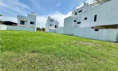 AMPLIO TERRENO EN RESIDENCIAL HACIENDAS VILLAHERMOSA TABASCO