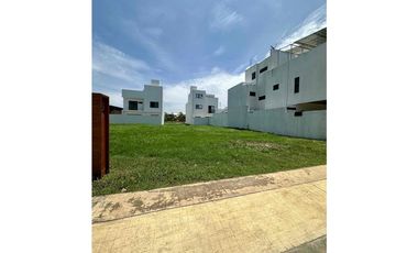 AMPLIO TERRENO EN RESIDENCIAL HACIENDAS VILLAHERMOSA TABASCO