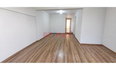 Alquiler De Hermoso Departamento En 1Er Piso, A 2 Cuadras Del Jockey Plaza Y Muy Cerca A La Universidad De Lima
