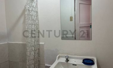 Casa con local comercial