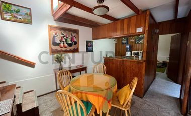 Casa con local comercial