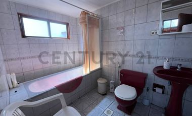 Casa con local comercial
