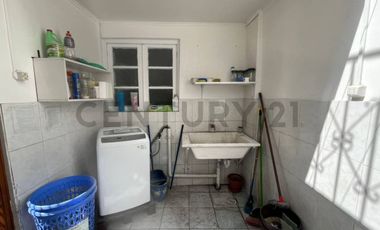 Casa con local comercial