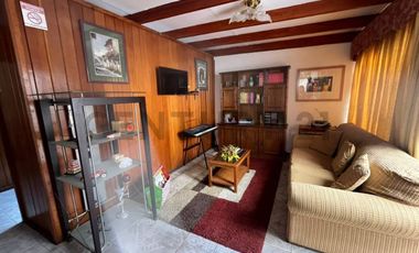 Casa con local comercial