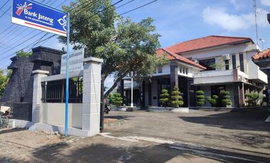 RUMAH DUA LANTAI DEKAT KANTOR KECAMATAN KEBAKKRAMAT DISKON 100 JUTA