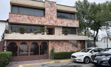 Casa 5 recamaras en fraccionamiento Bellavista Satélite