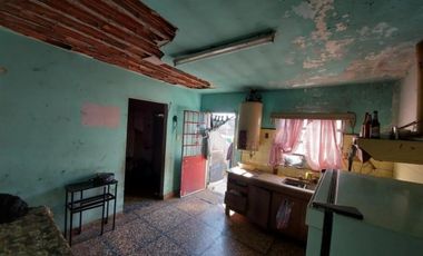 CASA DE 4 AMBIENTES A REFFACIONAR EN VENTA - MORON SUR