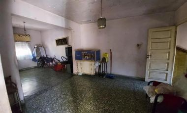 CASA DE 4 AMBIENTES A REFFACIONAR EN VENTA - MORON SUR