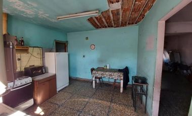CASA DE 4 AMBIENTES A REFFACIONAR EN VENTA - MORON SUR