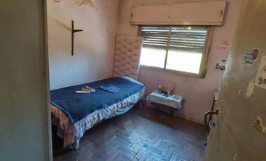CASA DE 4 AMBIENTES A REFFACIONAR EN VENTA - MORON SUR
