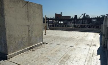 Venta de importante inmueble. Lote de 10 x 35. M2 totales 378. planta baja local grande con departamento de 4 ambientes en la planta alta.