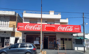 Venta de importante inmueble. Lote de 10 x 35. M2 totales 378. planta baja local grande con departamento de 4 ambientes en la planta alta.