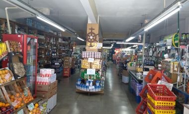 Venta de importante inmueble. Lote de 10 x 35. M2 totales 378. planta baja local grande con departamento de 4 ambientes en la planta alta.