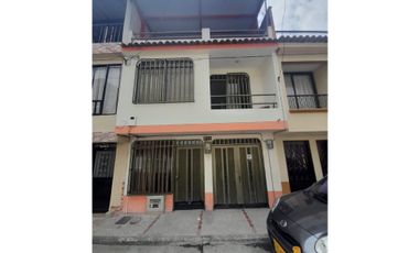 Se vende casa en Perla del Sur con 3 apartamentos independientes