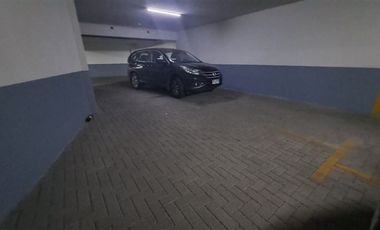 Estacionamiento en venta en Santiago, Vitacura - Sin amueblar
