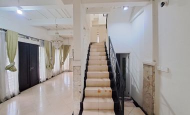 Rumah Hook 8 Menit ke Cinere Bellevue Mall LT 127 Hadap Timur J-39713