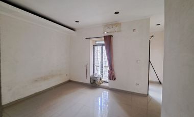 Rumah Hook 8 Menit ke Cinere Bellevue Mall LT 127 Hadap Timur J-39713