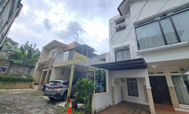 Rumah Hook 8 Menit ke Cinere Bellevue Mall LT 127 Hadap Timur J-39713