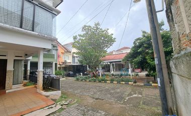 Rumah Hook 8 Menit ke Cinere Bellevue Mall LT 127 Hadap Timur J-39713