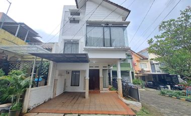 Rumah Hook 8 Menit ke Cinere Bellevue Mall LT 127 Hadap Timur J-39713