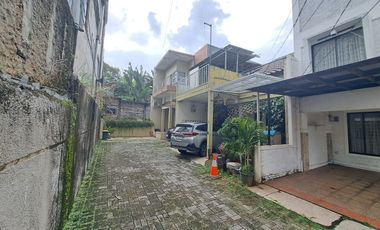 Rumah Hook 8 Menit ke Cinere Bellevue Mall LT 127 Hadap Timur J-39713