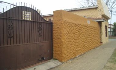 BURZACO: HERMOSA CASA. EN EL CENTRO DE BURZACO