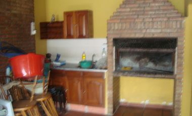 BURZACO: HERMOSA CASA. EN EL CENTRO DE BURZACO