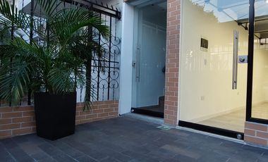 casa-local en venta en barrio blanco. Cod V11102