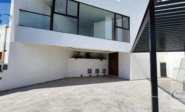 Casa en venta en Juriquilla /RS