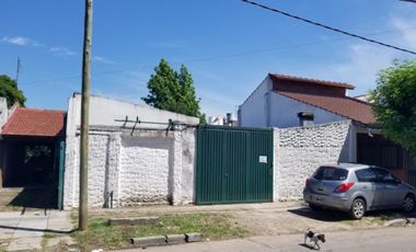 Lote de 10x21 en venta en Villa Luzuriaga