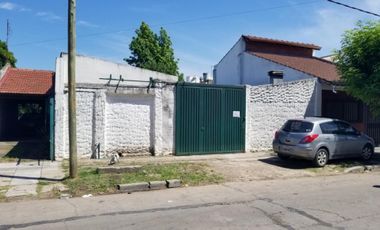 Lote de 10x21 en venta en Villa Luzuriaga