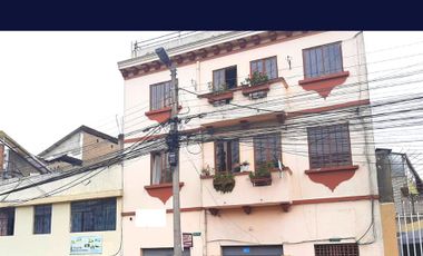 En venta Casa Rentera  Al frente del Banco Central del Ecuador