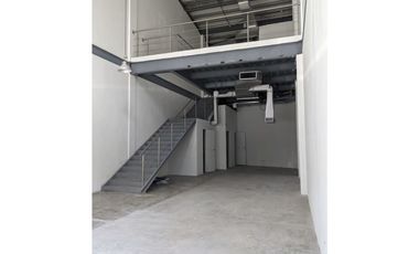 Se Alquila Local 4Comercial 158 Mts con Mezzanine en Obarrio $2.700.00