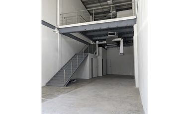 Se Alquila Local 4Comercial 158 Mts con Mezzanine en Obarrio $2.700.00