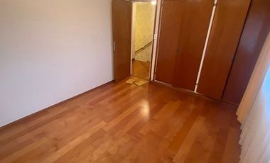 Chalet 3 amb. con jardín y quincho.