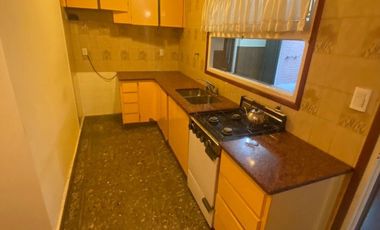 Chalet 3 amb. con jardín y quincho.