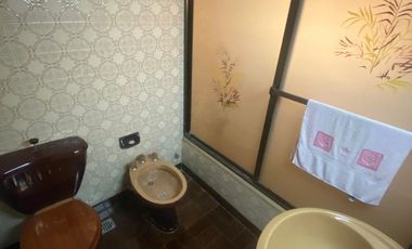 Chalet 3 amb. con jardín y quincho.