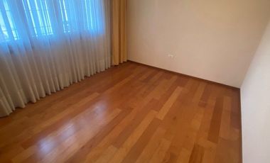 Chalet 3 amb. con jardín y quincho.