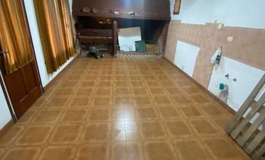 Chalet 3 amb. con jardín y quincho.