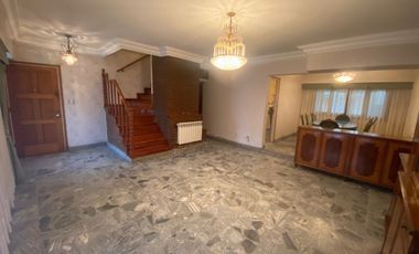 Chalet 3 amb. con jardín y quincho.