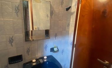 Chalet 3 amb. con jardín y quincho.