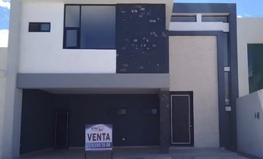 En venta casa En Los Nogales