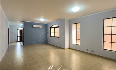 VENTA CASA REMODELADA EN COSTA SUR PH EL DORAL (2)