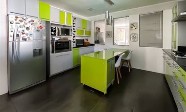 Casa en venta de 6 dorm. en Curicó