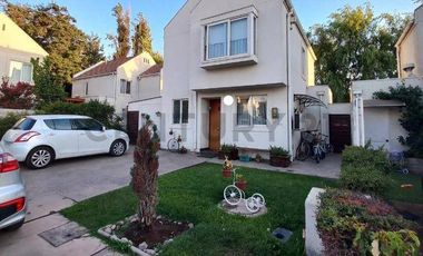 CASA CON PISCINA PEÑALOLEN