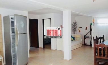 Venta en bloque. Dos propiedades sobre espectacular  lote de 15 x 23.52mts. En Pinamar.