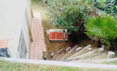Venta en bloque. Dos propiedades sobre espectacular  lote de 15 x 23.52mts. En Pinamar.