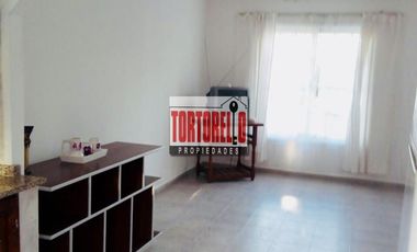 Venta en bloque. Dos propiedades sobre espectacular  lote de 15 x 23.52mts. En Pinamar.