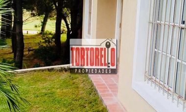 Venta en bloque. Dos propiedades sobre espectacular  lote de 15 x 23.52mts. En Pinamar.